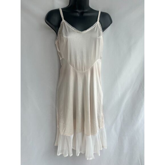 Vintage Vanity Fair Cream Nylon Slip Dress Nightgown Size 2 Lace Trim Cottage - Picture 1 of 12